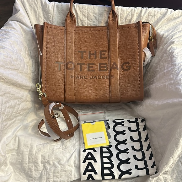 Marc Jacobs The Tote Leather New with Tags and Dust Bag - Picture 2 of 10